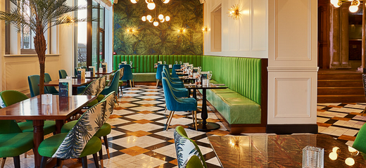 Pen & Cob restaurant with tiled flooring, green banquets and seats, wooden tables
