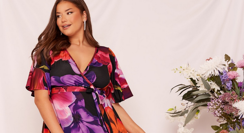 Yours summer dress in black, pink, red and purple with flowers in a vase