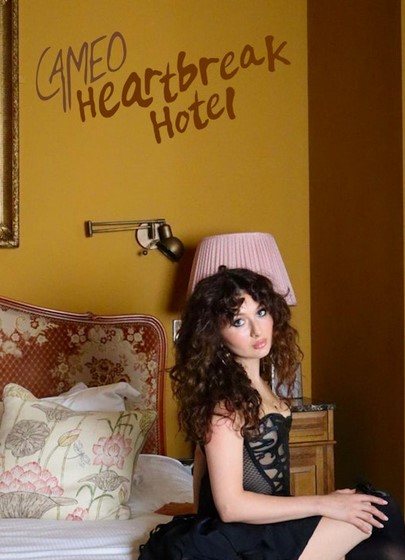 Albero Lounge Friday night with Cameo, a singer with long dark curly hair.
